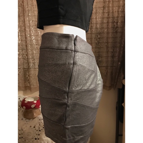 🌟 Express metallic bodycon skirt 💫 - Picture 2 of 4